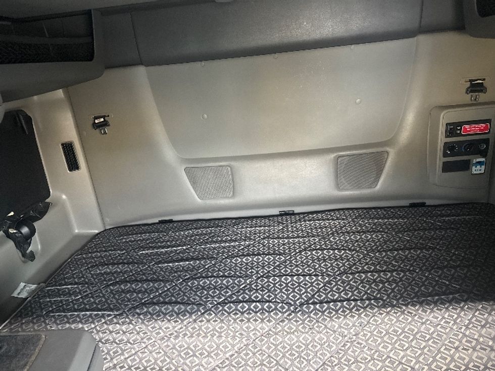 Sleeper Tractor-Heavy Duty Tractors-International-2023-LT625-Dallas-TX-833,179\n\t\tmiles-$ 34,000 - Image 17