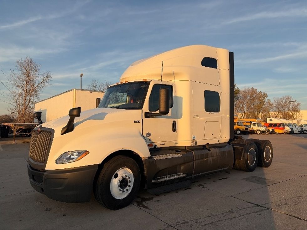 Sleeper Tractor-Heavy Duty Tractors-International-2023-LT625-Dallas-TX-833,179\n\t\tmiles-$ 34,000 - Image 3