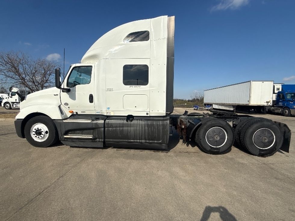 Sleeper Tractor-Heavy Duty Tractors-International-2023-LT625-Dallas-TX-833,179\n\t\tmiles-$ 34,000 - Image 4