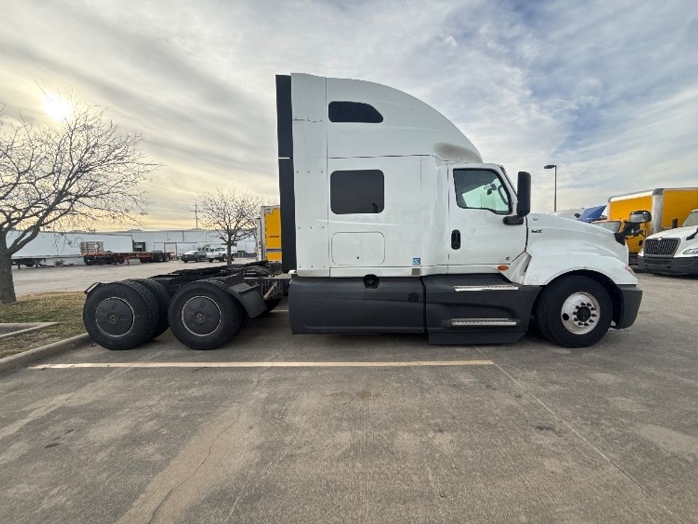 Sleeper Tractor-Heavy Duty Tractors-International-2023-LT625-Dallas-TX-833,179\n\t\tmiles-$ 34,000 - Image 8