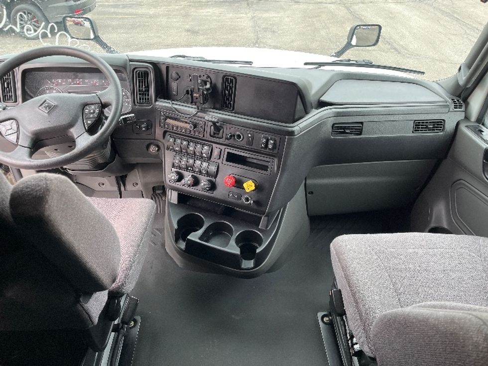 Sleeper Tractor-Heavy Duty Tractors-International-2023-LT625-Davenport-IA-678,651\n\t\tmiles-$ 39,750 - Image 10