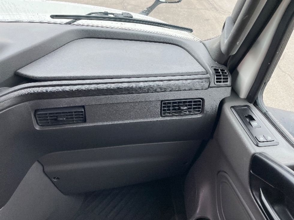 Sleeper Tractor-Heavy Duty Tractors-International-2023-LT625-Davenport-IA-678,651\n\t\tmiles-$ 39,750 - Image 12