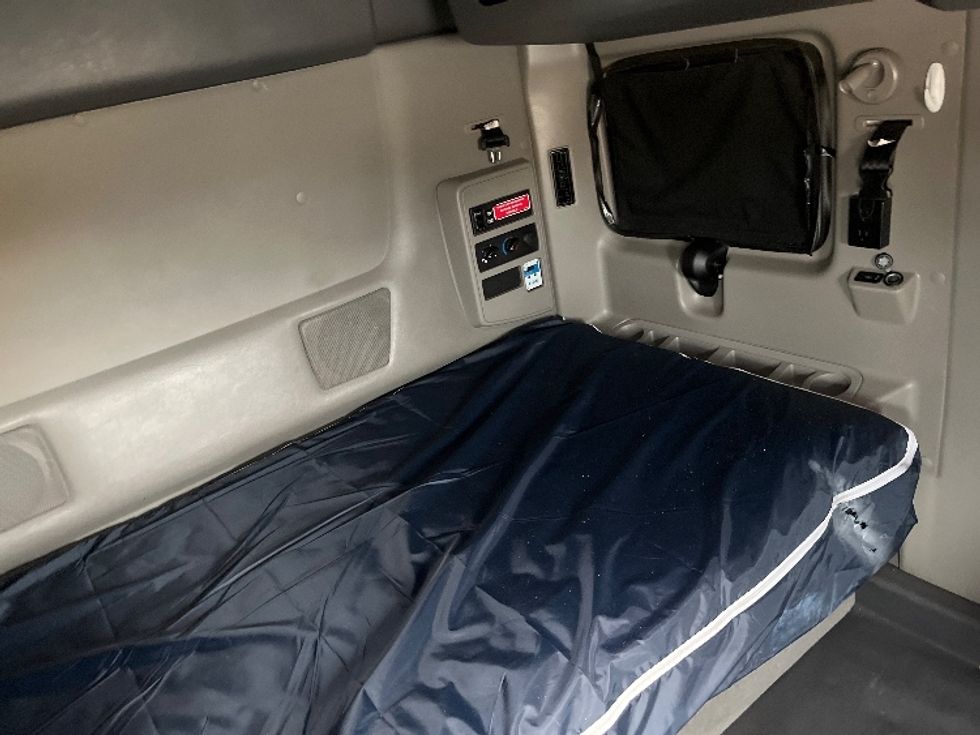 Sleeper Tractor-Heavy Duty Tractors-International-2023-LT625-Davenport-IA-678,651\n\t\tmiles-$ 39,750 - Image 15