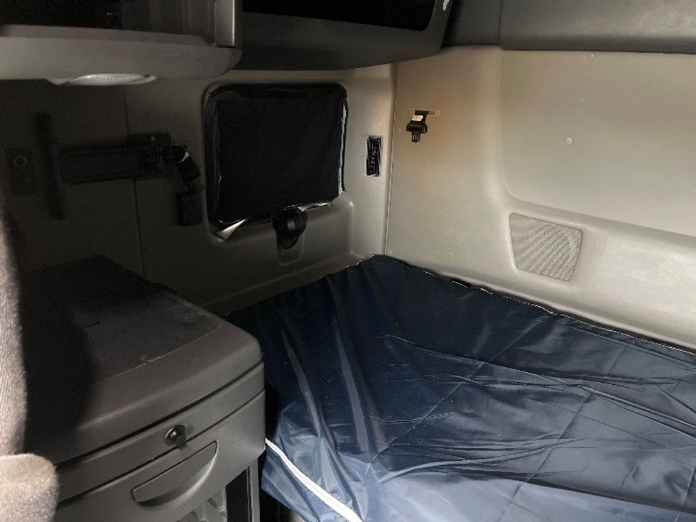 Sleeper Tractor-Heavy Duty Tractors-International-2023-LT625-Davenport-IA-678,651\n\t\tmiles-$ 39,750 - Image 16