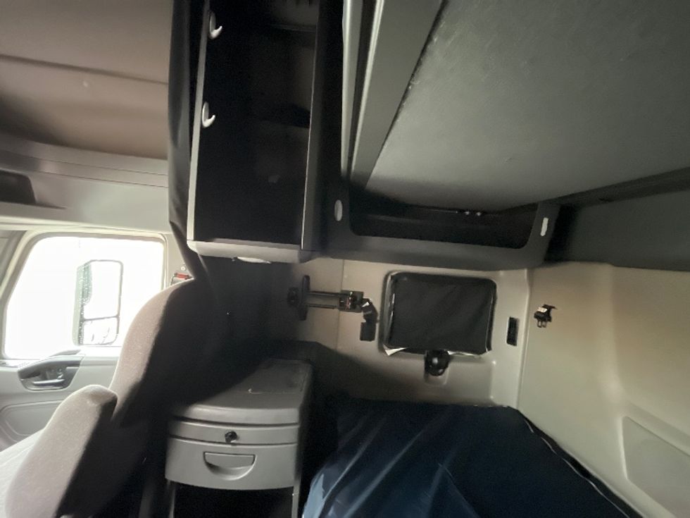 Sleeper Tractor-Heavy Duty Tractors-International-2023-LT625-Davenport-IA-678,651\n\t\tmiles-$ 39,750 - Image 17