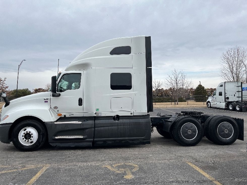 Sleeper Tractor-Heavy Duty Tractors-International-2023-LT625-Davenport-IA-678,651\n\t\tmiles-$ 39,750 - Image 4