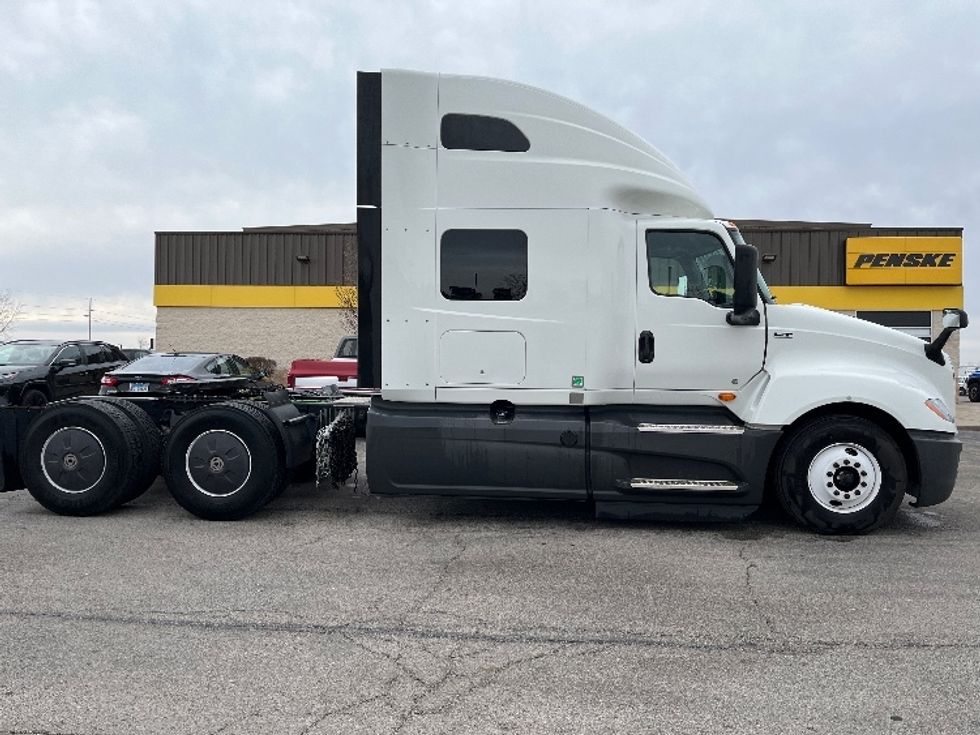 Sleeper Tractor-Heavy Duty Tractors-International-2023-LT625-Davenport-IA-678,651\n\t\tmiles-$ 39,750 - Image 8