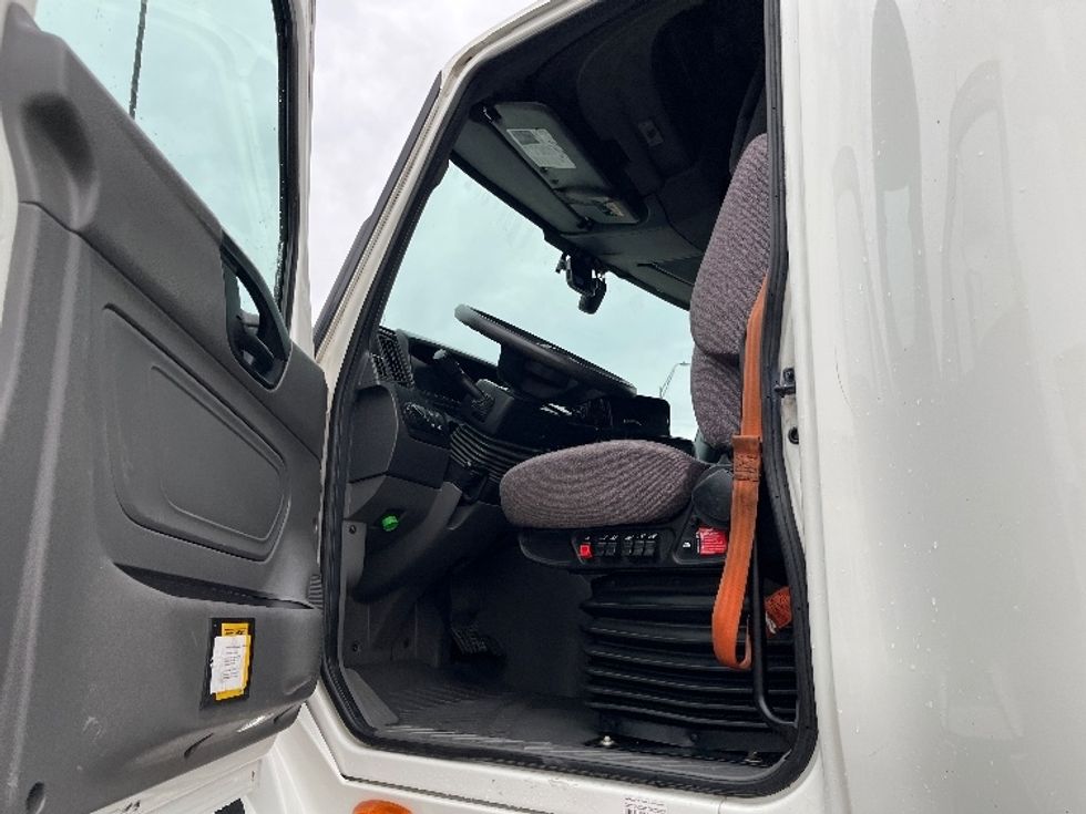 Sleeper Tractor-Heavy Duty Tractors-International-2023-LT625-Davenport-IA-678,651\n\t\tmiles-$ 39,750 - Image 9