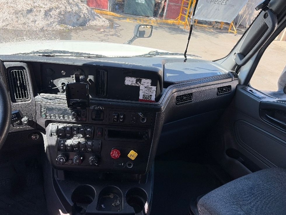 Sleeper Tractor-Heavy Duty Tractors-International-2023-LT625-Dayton-NJ-658,022\n\t\tmiles-$ 40,000 - Image 12