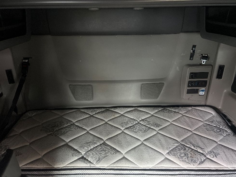 Sleeper Tractor-Heavy Duty Tractors-International-2023-LT625-Dayton-NJ-658,022\n\t\tmiles-$ 40,000 - Image 17