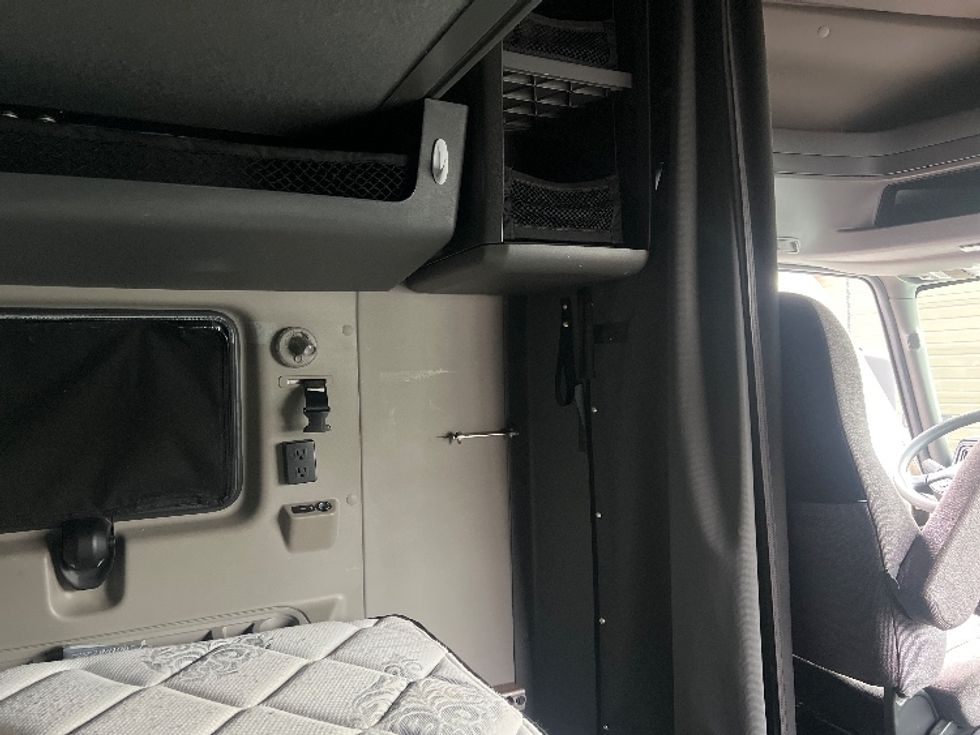 Sleeper Tractor-Heavy Duty Tractors-International-2023-LT625-Dayton-NJ-658,022\n\t\tmiles-$ 40,000 - Image 18