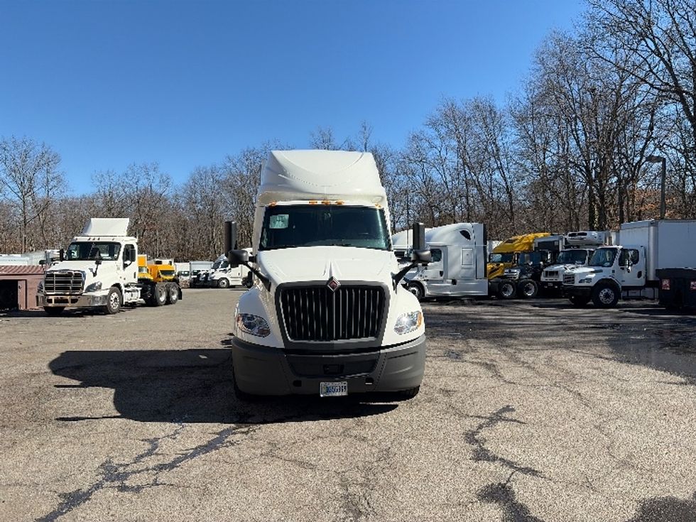 Sleeper Tractor-Heavy Duty Tractors-International-2023-LT625-Dayton-NJ-658,022\n\t\tmiles-$ 40,000 - Image 2