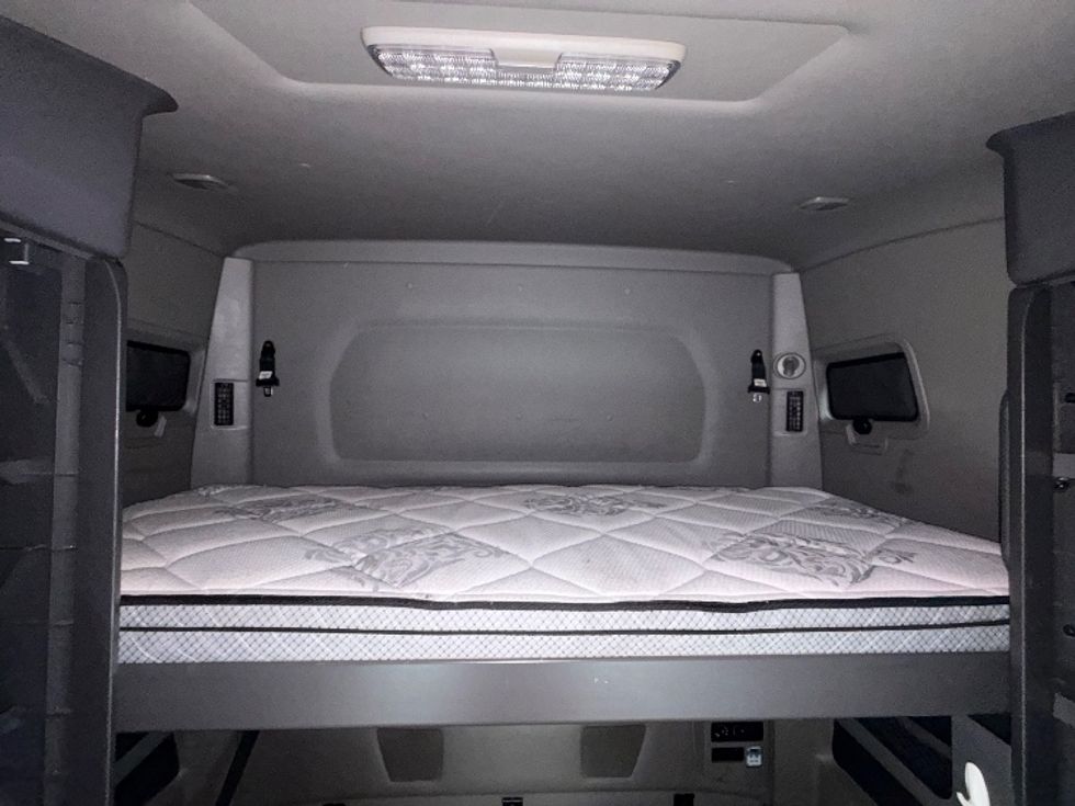 Sleeper Tractor-Heavy Duty Tractors-International-2023-LT625-Dayton-NJ-658,022\n\t\tmiles-$ 40,000 - Image 22