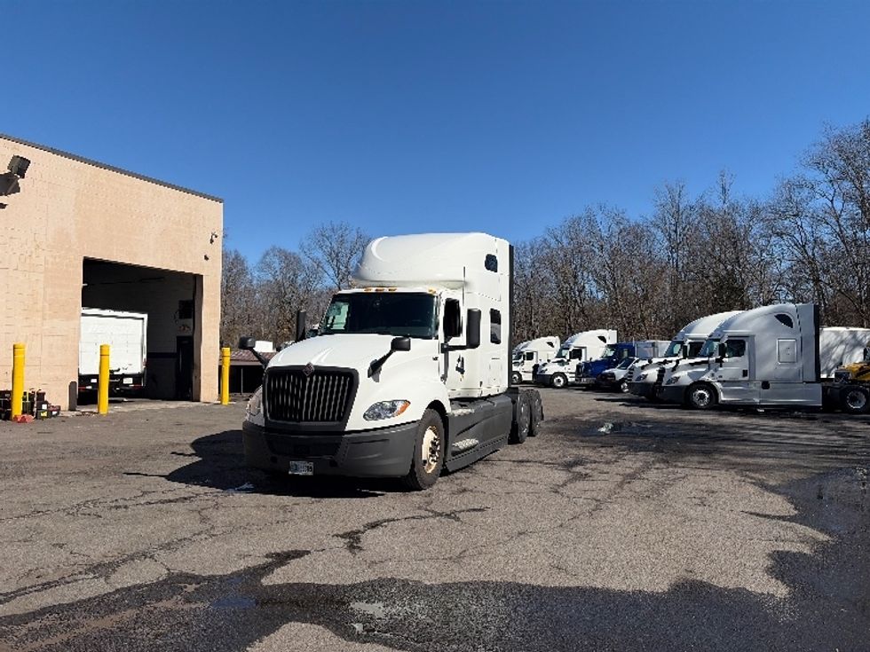 Sleeper Tractor-Heavy Duty Tractors-International-2023-LT625-Dayton-NJ-658,022\n\t\tmiles-$ 40,000 - Image 3