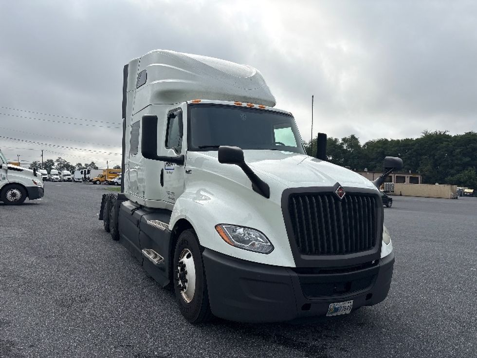 Sleeper Tractor-Heavy Duty Tractors-International-2023-LT625-Dayton-NJ-847,614\n\t\tmiles-$ 35,750 - Image 1