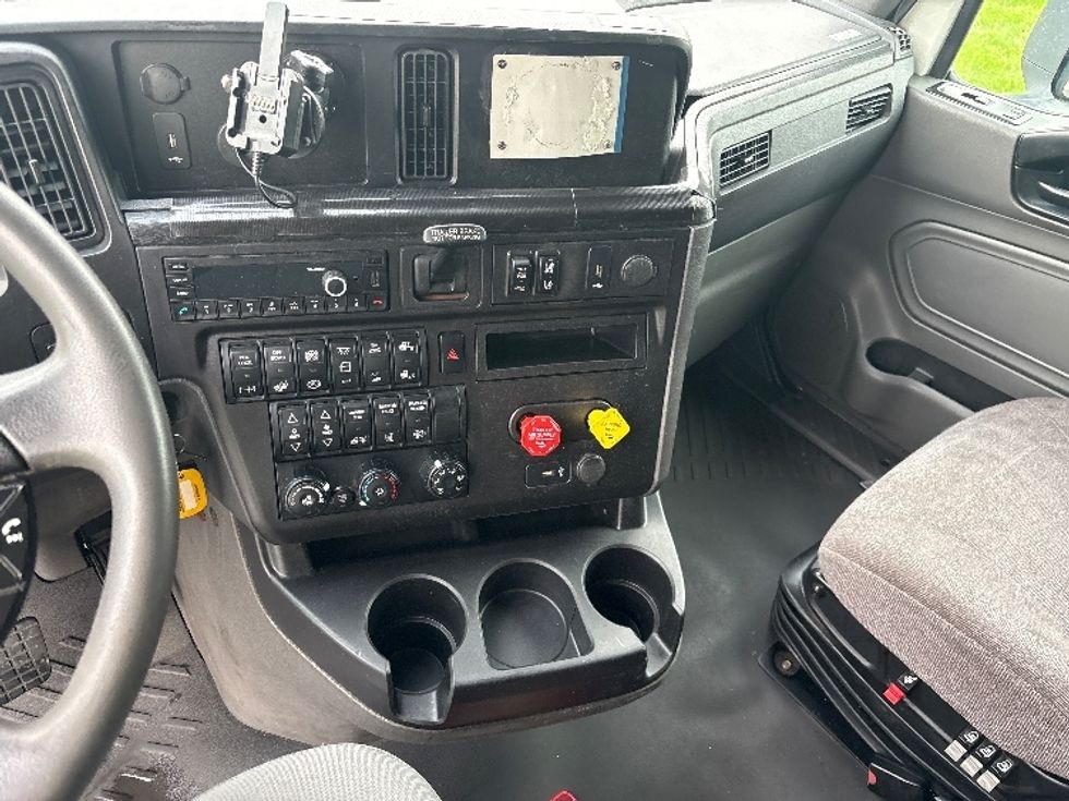 Sleeper Tractor-Heavy Duty Tractors-International-2023-LT625-Dayton-NJ-847,614\n\t\tmiles-$ 35,750 - Image 12