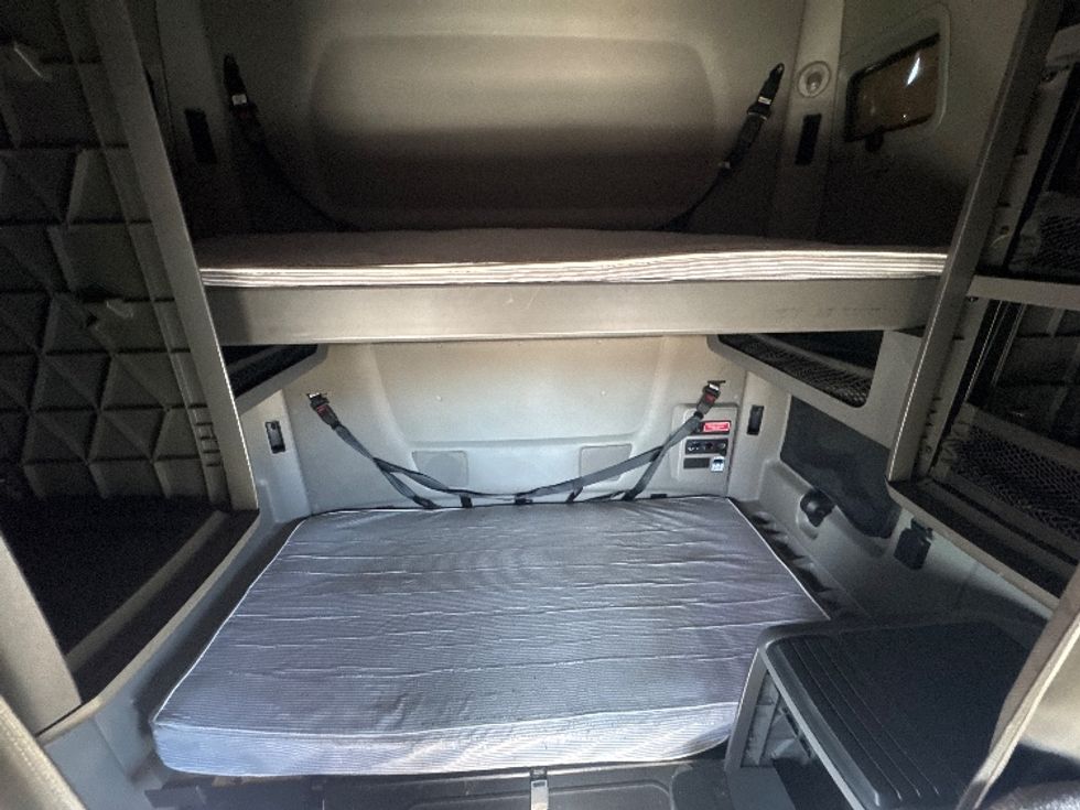 Sleeper Tractor-Heavy Duty Tractors-International-2023-LT625-Denver-CO-605,287\n\t\tmiles-$ 50,500 - Image 19