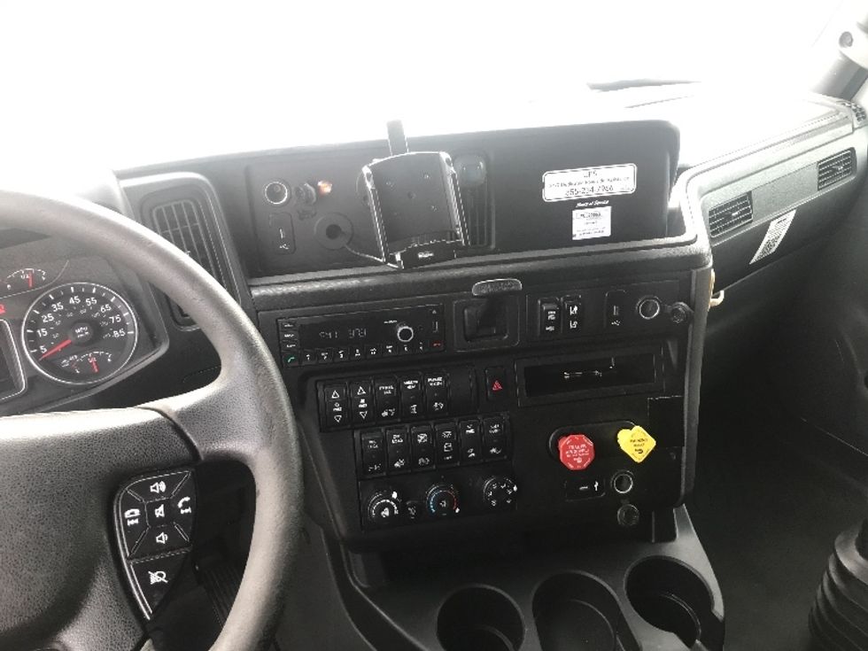 Sleeper Tractor-Heavy Duty Tractors-International-2023-LT625-Des Moines-IA-666,870\n\t\tmiles-$ 40,750 - Image 12