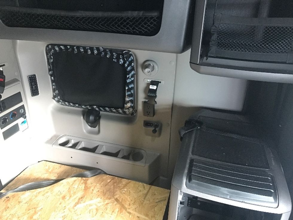 Sleeper Tractor-Heavy Duty Tractors-International-2023-LT625-Des Moines-IA-666,870\n\t\tmiles-$ 40,750 - Image 18