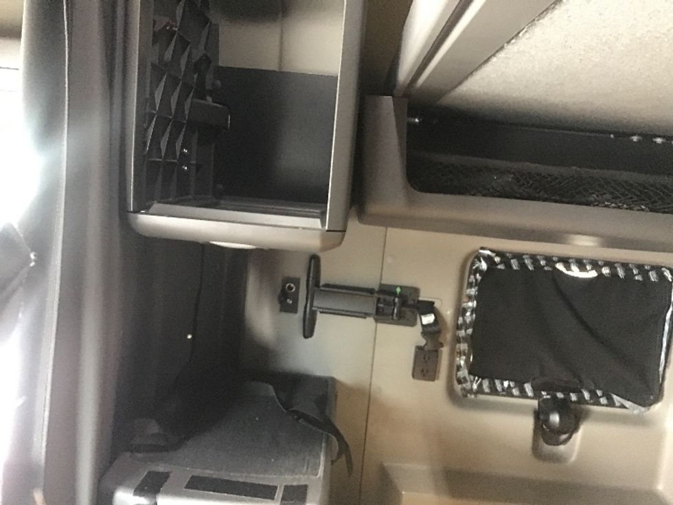 Sleeper Tractor-Heavy Duty Tractors-International-2023-LT625-Des Moines-IA-666,870\n\t\tmiles-$ 40,750 - Image 19