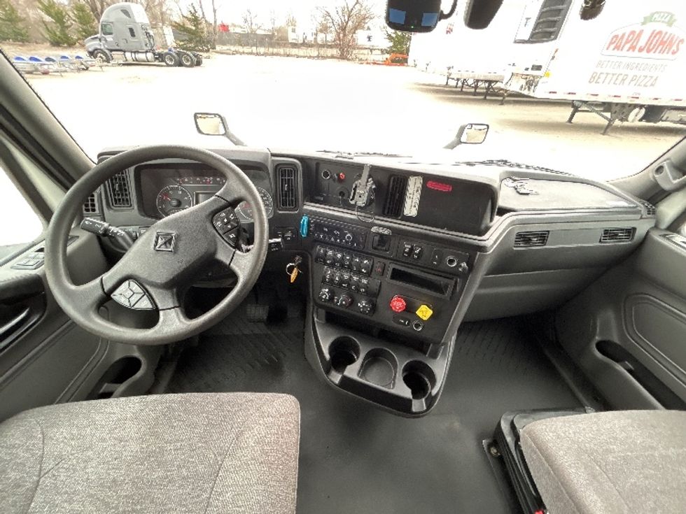 Sleeper Tractor-Heavy Duty Tractors-International-2023-LT625-Des Moines-IA-702,285\n\t\tmiles-$ 39,000 - Image 12