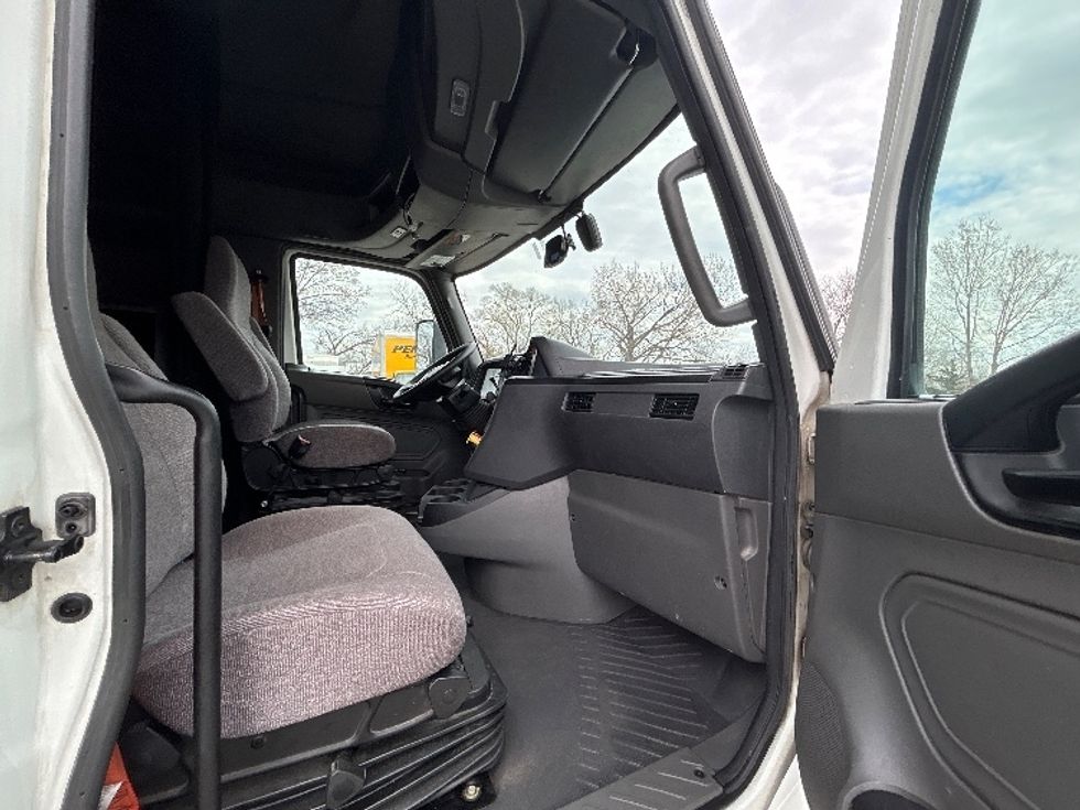 Sleeper Tractor-Heavy Duty Tractors-International-2023-LT625-Des Moines-IA-702,285\n\t\tmiles-$ 39,000 - Image 13