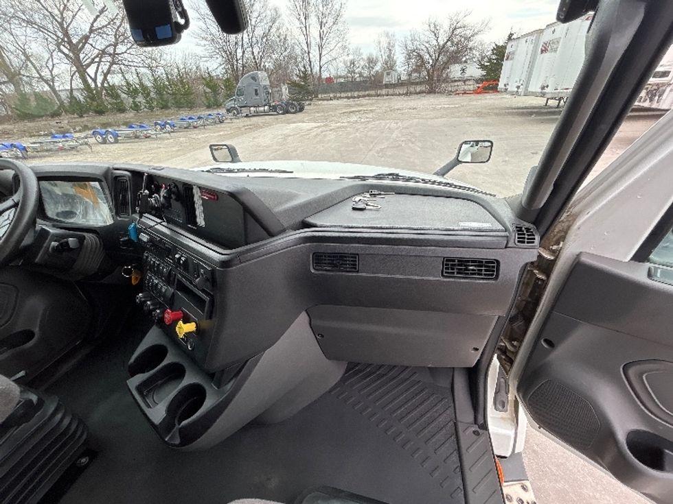 Sleeper Tractor-Heavy Duty Tractors-International-2023-LT625-Des Moines-IA-702,285\n\t\tmiles-$ 39,000 - Image 14