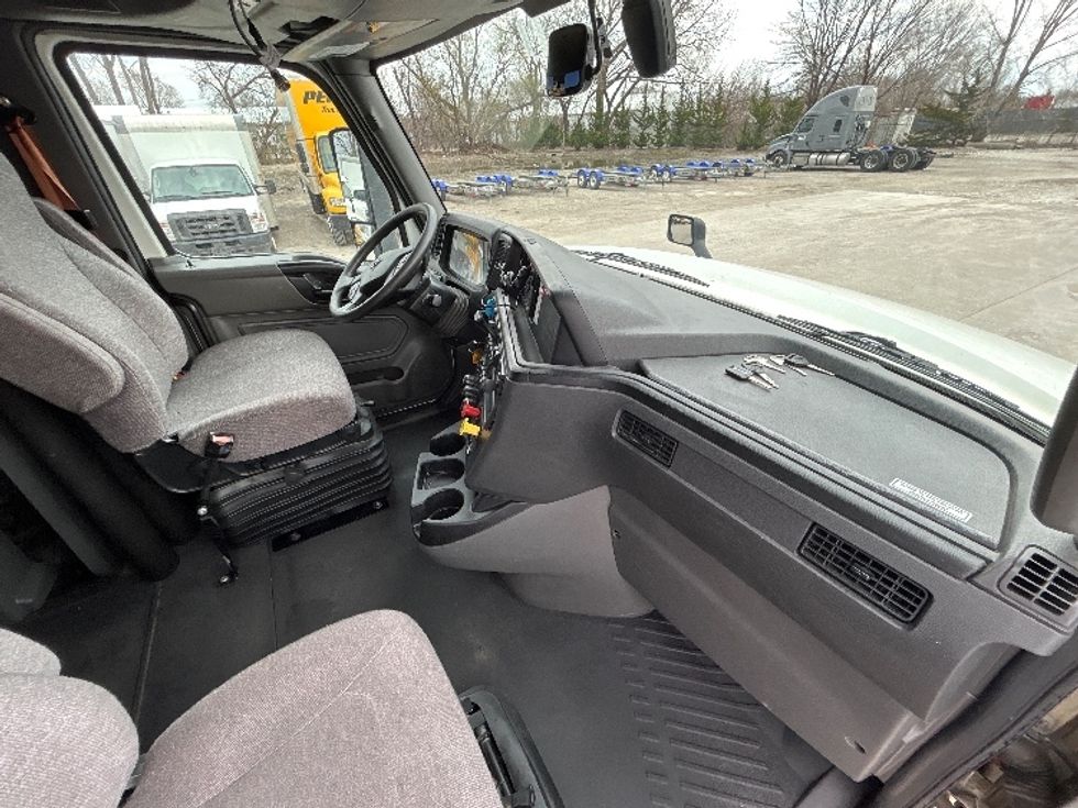 Sleeper Tractor-Heavy Duty Tractors-International-2023-LT625-Des Moines-IA-702,285\n\t\tmiles-$ 39,000 - Image 15