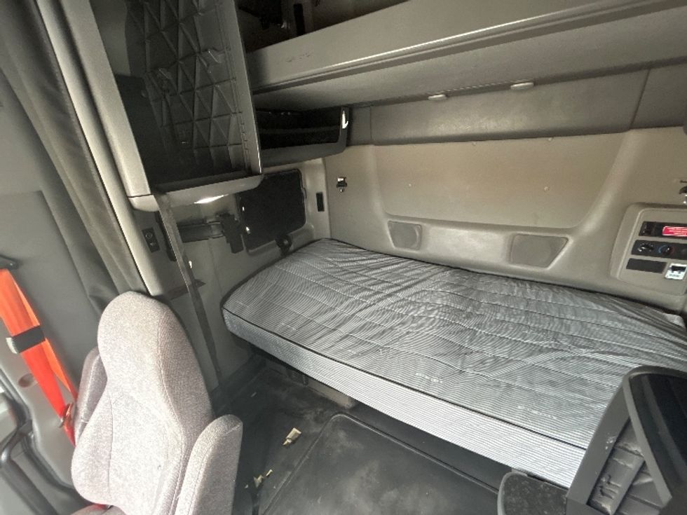 Sleeper Tractor-Heavy Duty Tractors-International-2023-LT625-Des Moines-IA-702,285\n\t\tmiles-$ 39,000 - Image 19