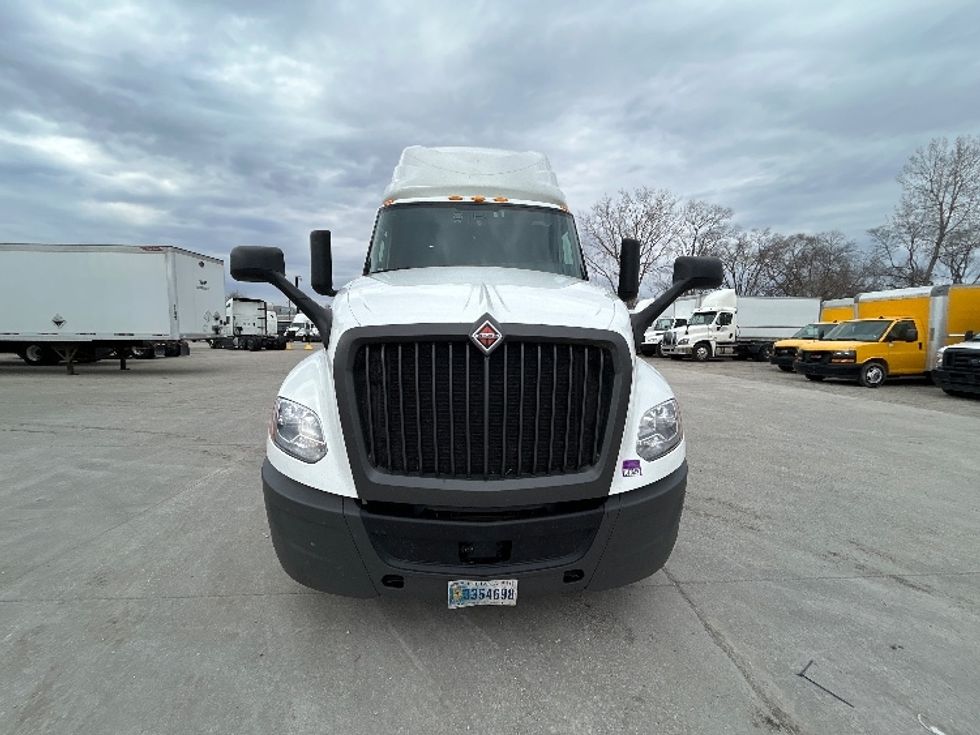 Sleeper Tractor-Heavy Duty Tractors-International-2023-LT625-Des Moines-IA-702,285\n\t\tmiles-$ 39,000 - Image 2