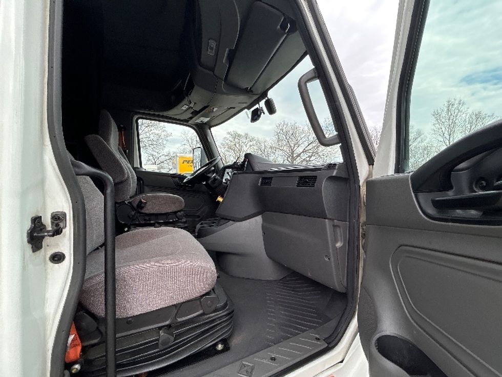 Sleeper Tractor-Heavy Duty Tractors-International-2023-LT625-Des Moines-IA-702,285\n\t\tmiles-$ 39,000 - Image 9