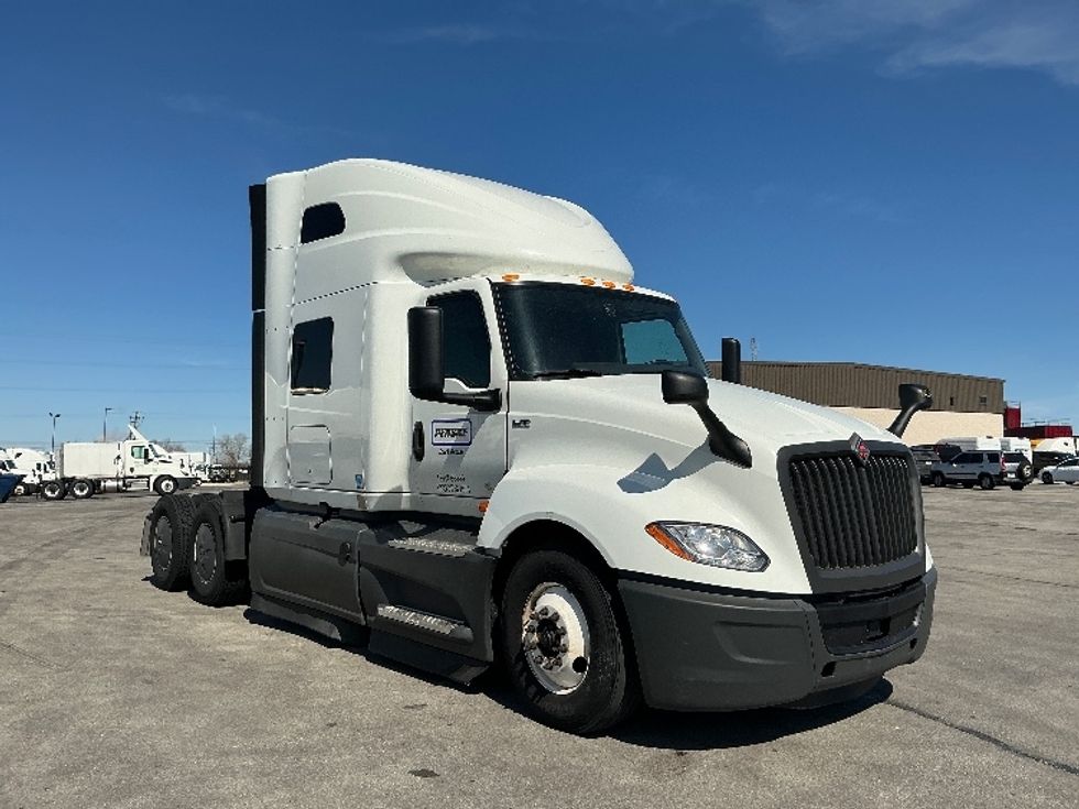 Sleeper Tractor-Heavy Duty Tractors-International-2023-LT625-East Chicago-IN-435,992\n\t\tmiles-$ 61,500 - Image 1