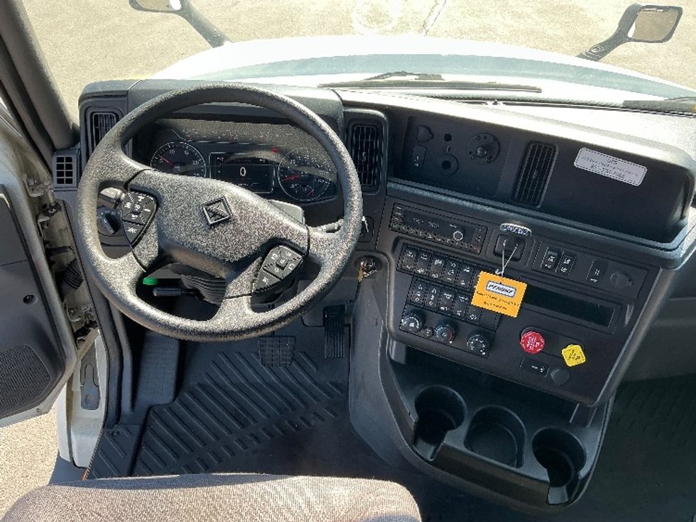 Sleeper Tractor-Heavy Duty Tractors-International-2023-LT625-East Chicago-IN-435,992\n\t\tmiles-$ 61,500 - Image 11