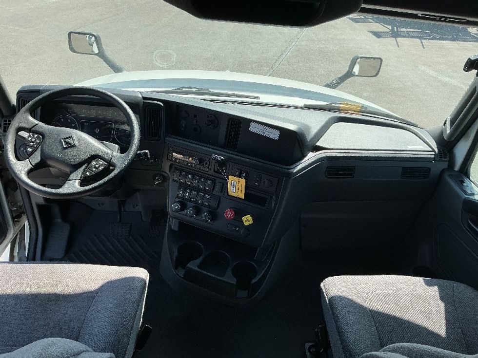 Sleeper Tractor-Heavy Duty Tractors-International-2023-LT625-East Chicago-IN-435,992\n\t\tmiles-$ 61,500 - Image 12