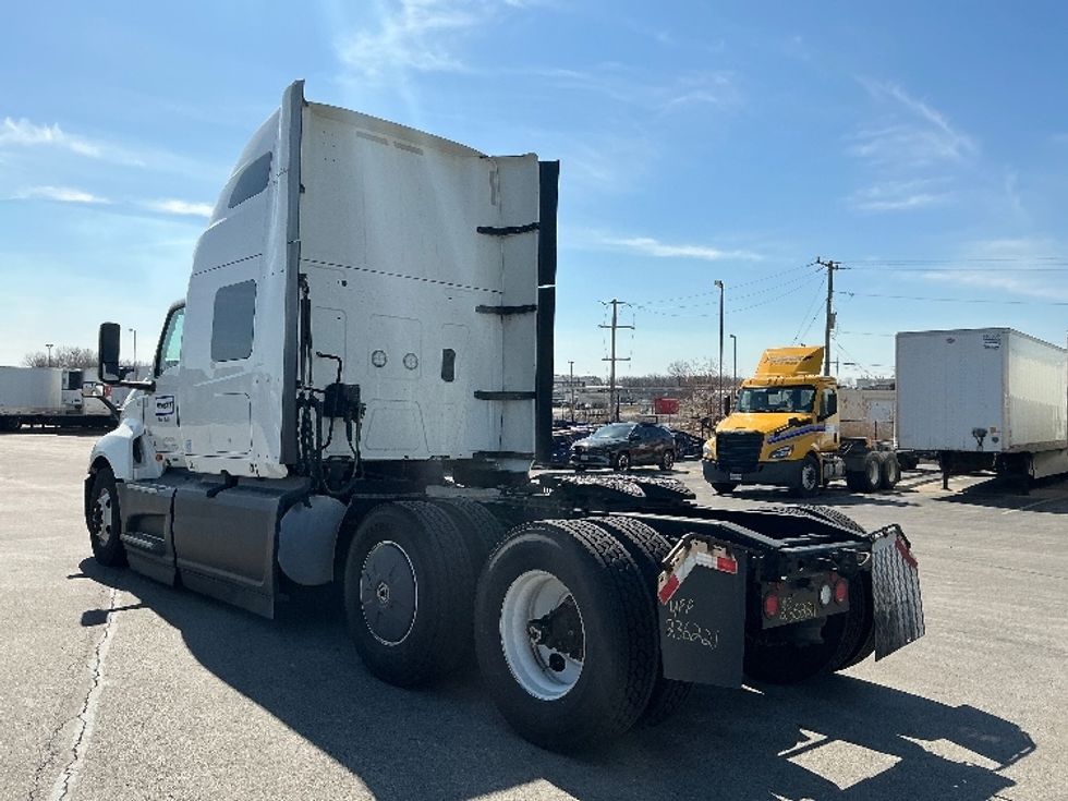Sleeper Tractor-Heavy Duty Tractors-International-2023-LT625-East Chicago-IN-435,992\n\t\tmiles-$ 61,500 - Image 5