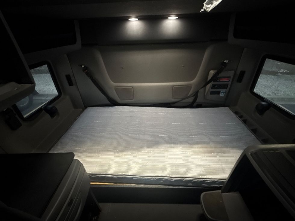 Sleeper Tractor-Heavy Duty Tractors-International-2023-LT625-East Chicago-IN-545,685\n\t\tmiles-$ 50,750 - Image 16