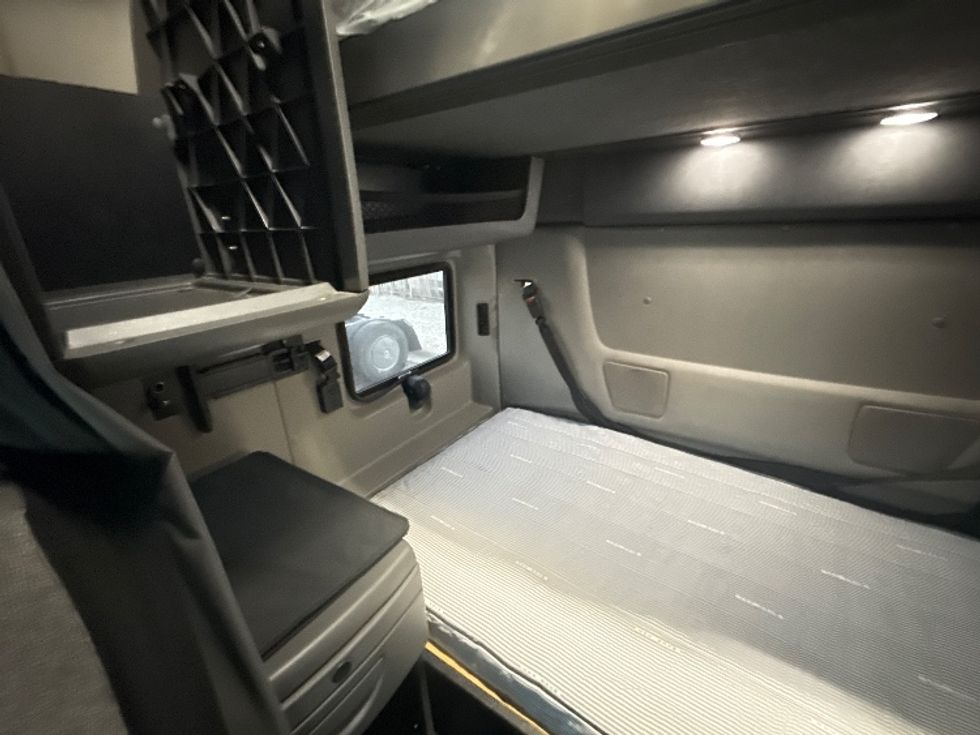 Sleeper Tractor-Heavy Duty Tractors-International-2023-LT625-East Chicago-IN-545,685\n\t\tmiles-$ 50,750 - Image 19