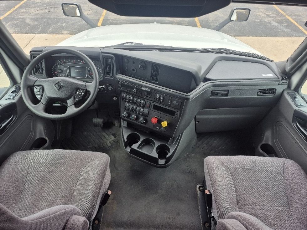 Sleeper Tractor-Heavy Duty Tractors-International-2023-LT625-East Chicago-IN-629,672\n\t\tmiles-$ 39,750 - Image 12