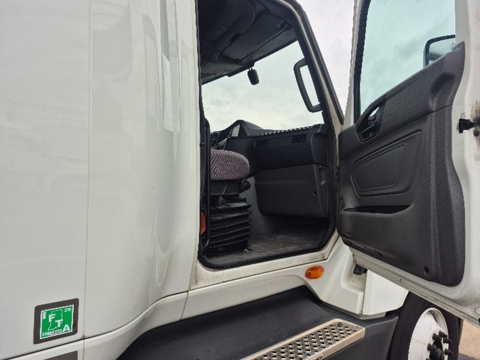 Sleeper Tractor-Heavy Duty Tractors-International-2023-LT625-East Chicago-IN-629,672\n\t\tmiles-$ 39,750 - Image 13