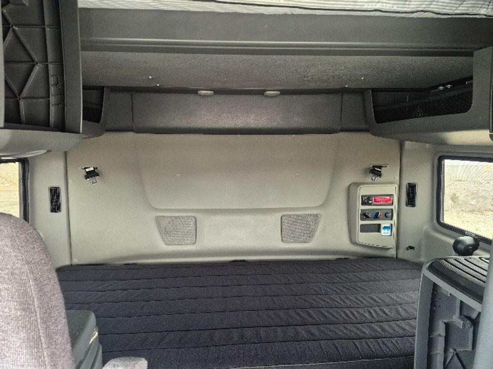 Sleeper Tractor-Heavy Duty Tractors-International-2023-LT625-East Chicago-IN-629,672\n\t\tmiles-$ 39,750 - Image 16