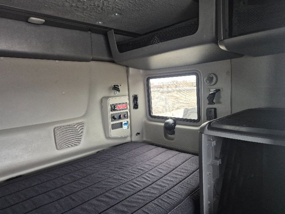 Sleeper Tractor-Heavy Duty Tractors-International-2023-LT625-East Chicago-IN-629,672\n\t\tmiles-$ 39,750 - Image 17