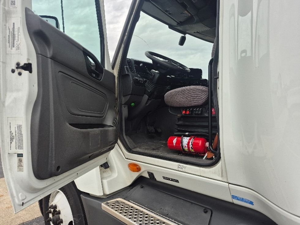 Sleeper Tractor-Heavy Duty Tractors-International-2023-LT625-East Chicago-IN-629,672\n\t\tmiles-$ 39,750 - Image 9