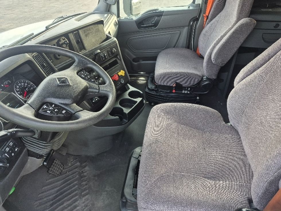 Sleeper Tractor-Heavy Duty Tractors-International-2023-LT625-East Chicago-IN-631,964\n\t\tmiles-$ 42,500 - Image 10