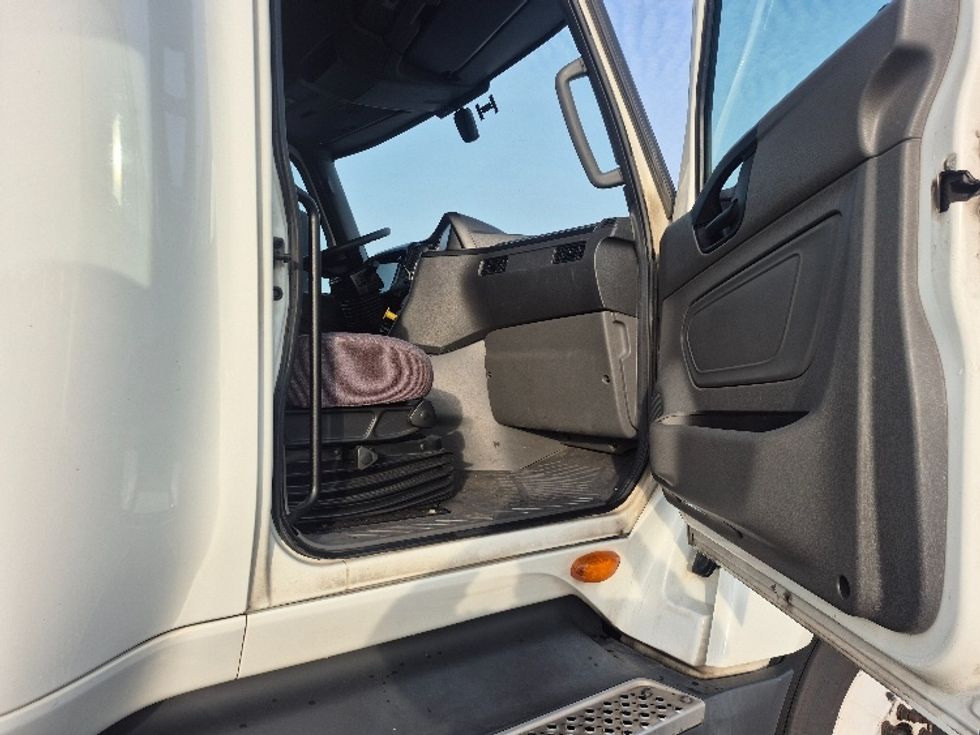 Sleeper Tractor-Heavy Duty Tractors-International-2023-LT625-East Chicago-IN-631,964\n\t\tmiles-$ 42,500 - Image 13