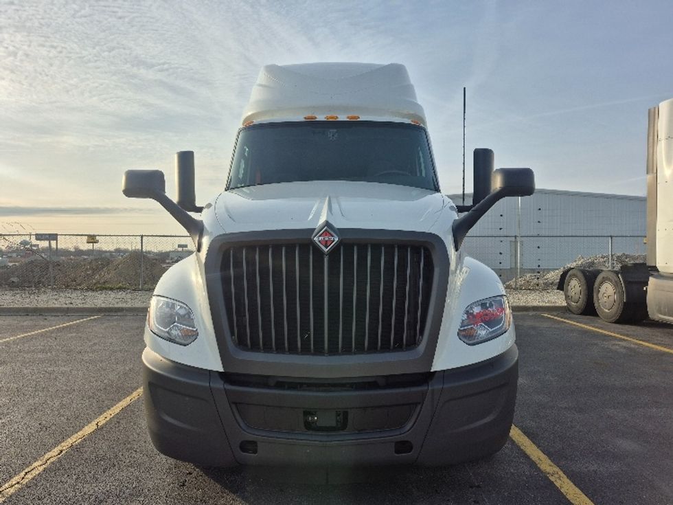Sleeper Tractor-Heavy Duty Tractors-International-2023-LT625-East Chicago-IN-631,964\n\t\tmiles-$ 42,500 - Image 2