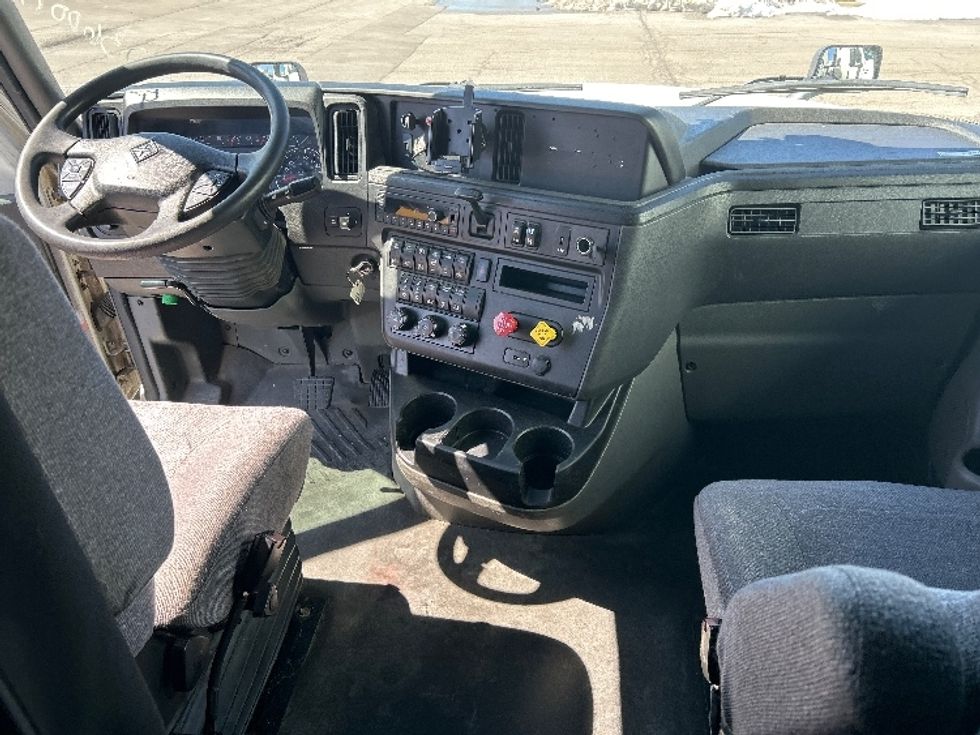 Sleeper Tractor-Heavy Duty Tractors-International-2023-LT625-East Chicago-IN-666,510\n\t\tmiles-$ 39,250 - Image 12