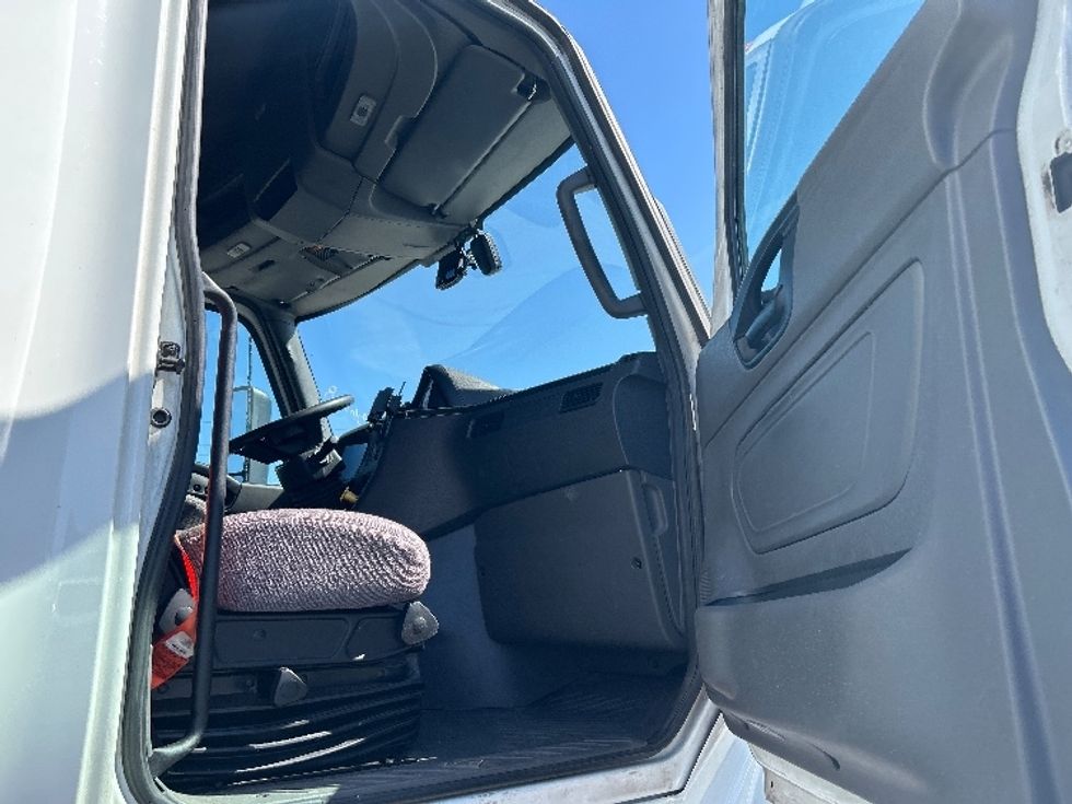 Sleeper Tractor-Heavy Duty Tractors-International-2023-LT625-East Chicago-IN-666,510\n\t\tmiles-$ 39,250 - Image 13