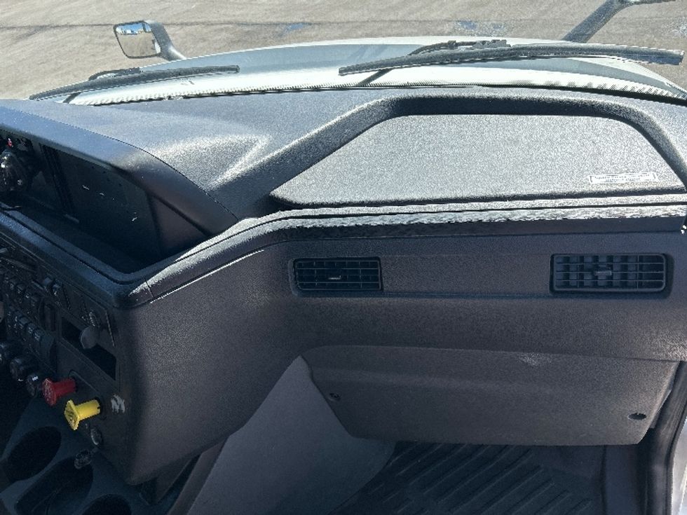 Sleeper Tractor-Heavy Duty Tractors-International-2023-LT625-East Chicago-IN-666,510\n\t\tmiles-$ 39,250 - Image 14