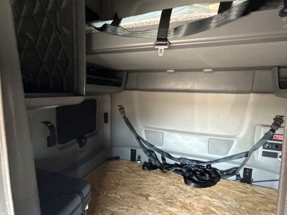 Sleeper Tractor-Heavy Duty Tractors-International-2023-LT625-East Chicago-IN-666,510\n\t\tmiles-$ 39,250 - Image 17