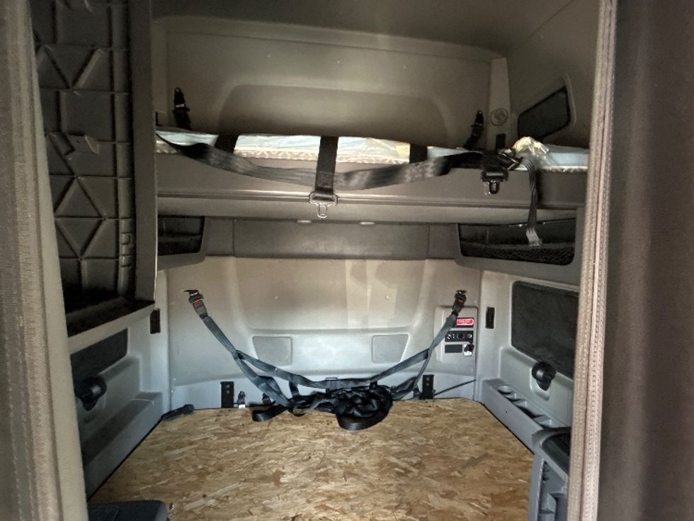 Sleeper Tractor-Heavy Duty Tractors-International-2023-LT625-East Chicago-IN-666,510\n\t\tmiles-$ 39,250 - Image 18